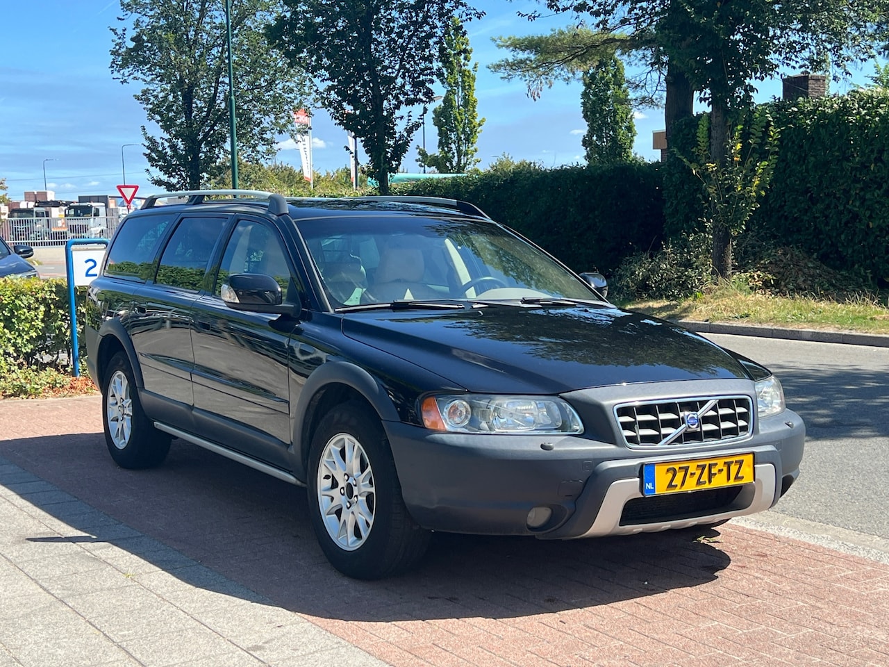 Volvo XC70 - 2.4D5 Cross 4WD - APK 10-2027! EXPORTPRIJS - AutoWereld.nl