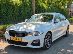 BMW 3-serie - G20 M Sport 330e High Executive HUD Schuifdak Camera CarPlay Keyless 19inch velgen H&K Stu