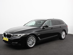 BMW 5-serie Touring - 530e Business PHEV AUTOMAAT Adaptieve cruise control LED Leder Navigatie Stoelverwarming A