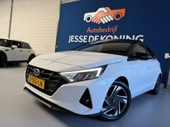 Hyundai i20 - 1.2 MPI Comfort / bj.2020 / wit/zwart / navigatie / sportvelgen / NAP met 90372 km/ boekje