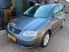 Volkswagen Touran - 2.0-16V FSI Highline Automaat 63.758KM