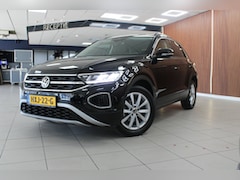 Volkswagen T-Roc - 1.5 TSI Life Automaat | Airco | Adaptieve cruise control | Parkeersensoren & Camera | Carp