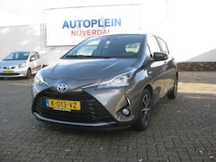 Toyota Yaris - 1.5 Hybrid Dynamic super nette zeer complete Yaris met trekhaak in two-tone kleurstelling