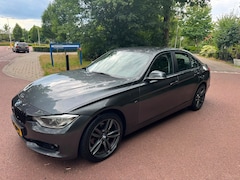 BMW 3-serie - 320i High Executive / Navi CarPlay / Automaat / Airco / led / xenon