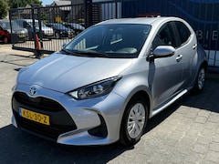 Toyota Yaris - 1.5 Hybrid 115 Business / FABRIEKSGARANTIE / APPLE CARPLAY / CAMERA / ADAPTIVE CRUISE CONT