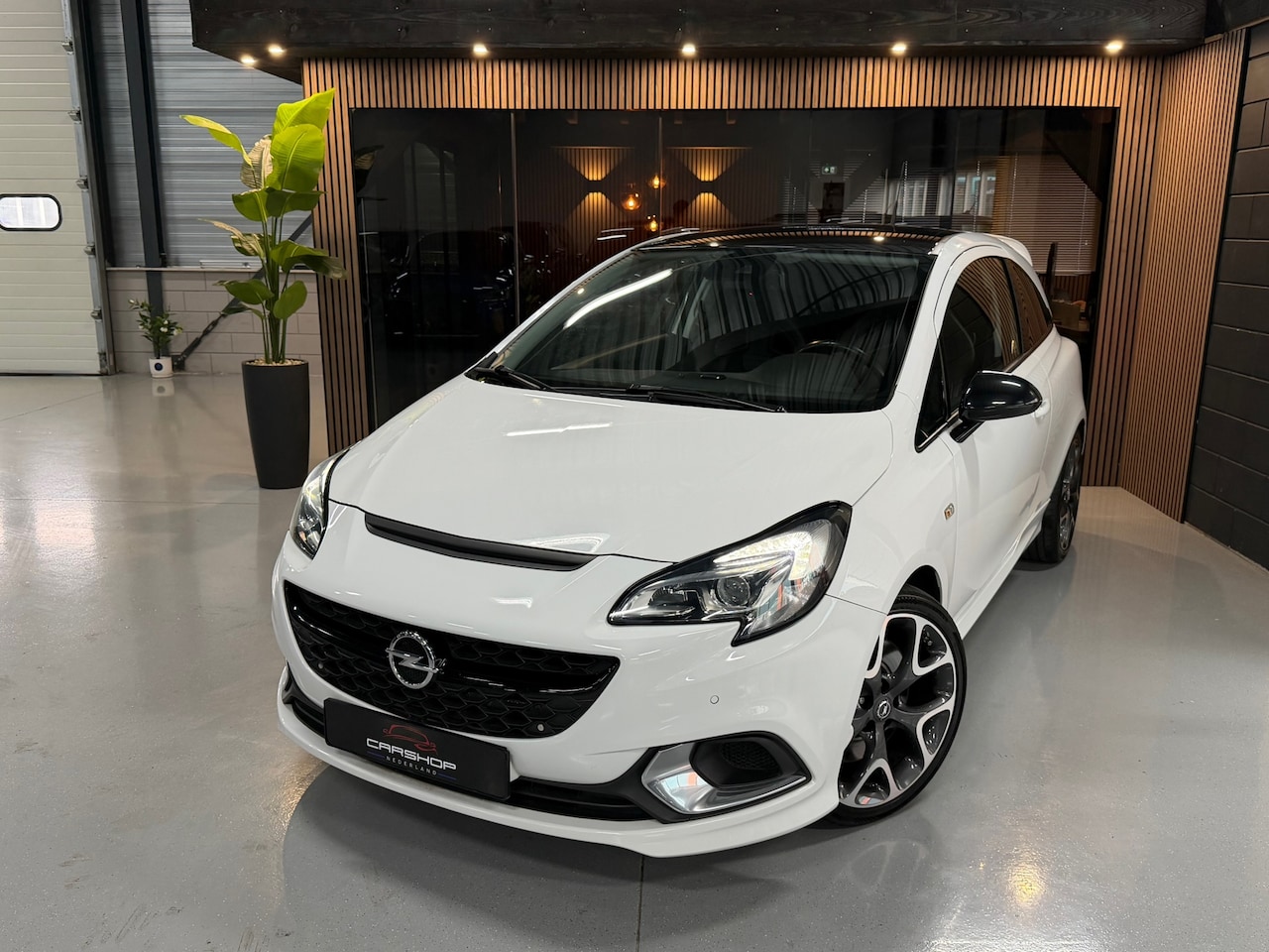 Opel Corsa - 1.6 Turbo OPC 207PK RECARO/CAMERA/LEER/LANE/APK - AutoWereld.nl