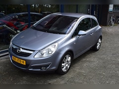 Opel Corsa - 1.4-16V Cosmo AUTOMAAT // Climate control, stuur/stoelverwarming, cruise control