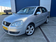 Volkswagen Polo - 1.4-16V AIRCO/5DRS/CRCONTROL/APK10-2027