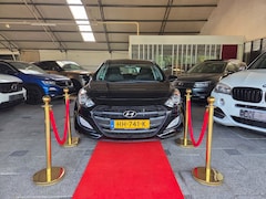 Hyundai i30 Wagon - 1.6 CRDi 136PK AUT NAVI CAMERA LOW KM 2015