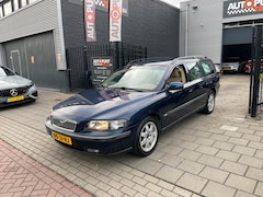 Volvo V70 - 2.4 Comfort Line 3e Eigenaar Trekhaak Airco NAP APK