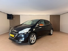 Peugeot 208 - 1.2 e-VTi Roland Garros Trekhaak, Panoramadak, Stoel verwarming, Automaat