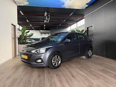 Hyundai i20 - 1.2 / 4 cilinder motor. Premium/ Carplay / Camera, zeer nette auto