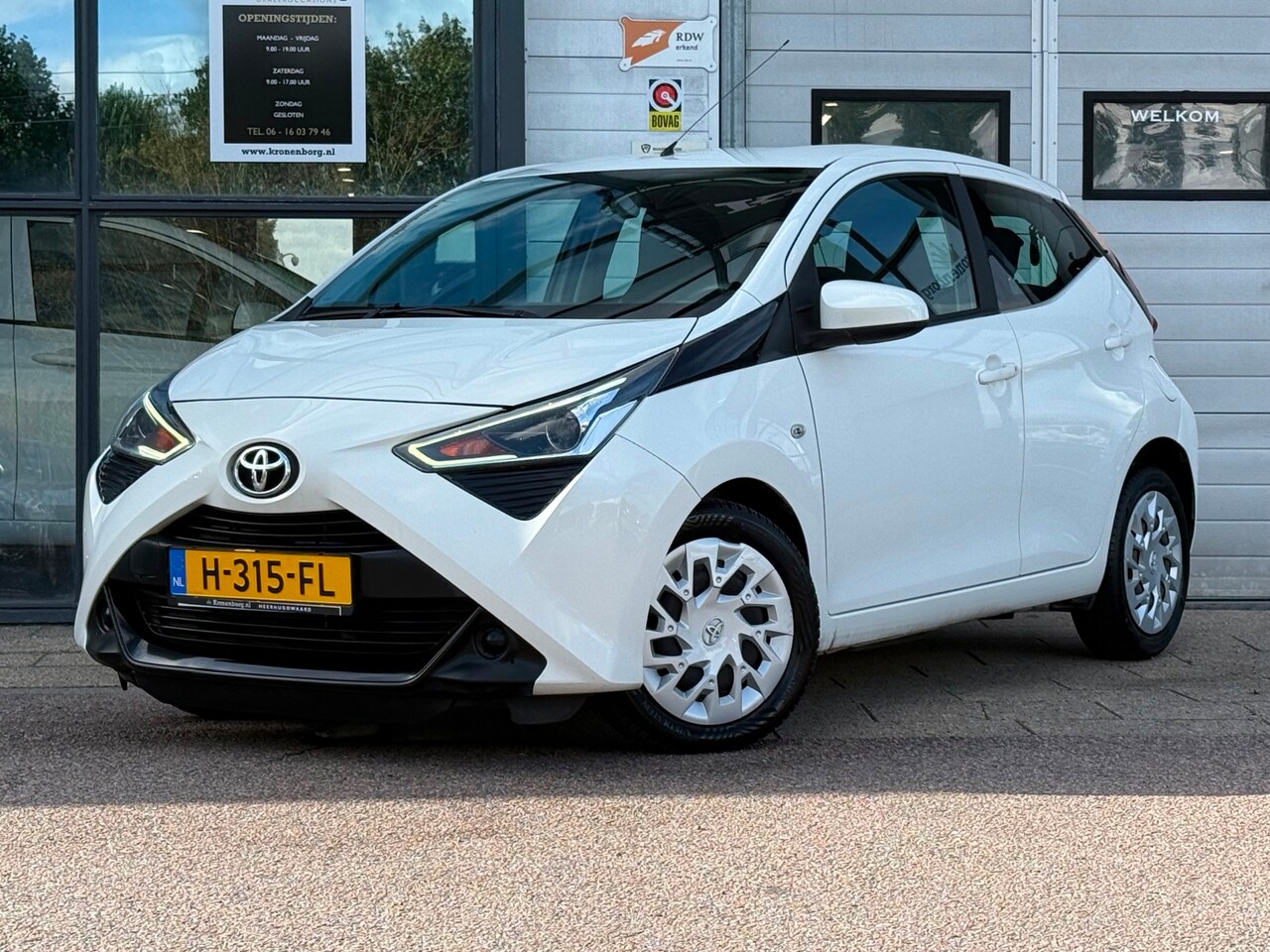 Toyota Aygo - 1.0 VVT-i x-play| CARPLAY| CAMERA| NAVI - AutoWereld.nl