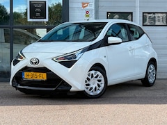 Toyota Aygo - 1.0 VVT-i x-play| CARPLAY| CAMERA| NAVI