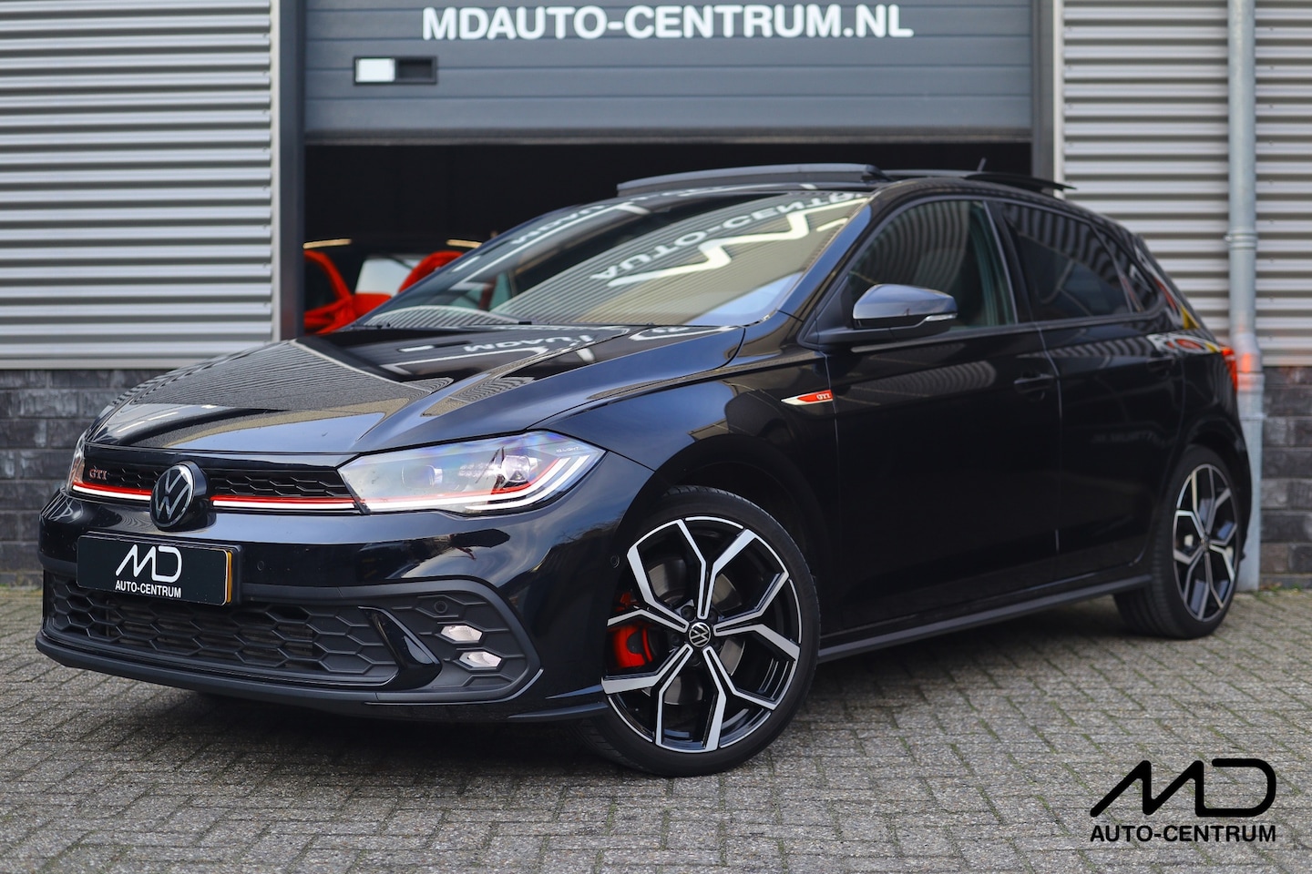 Volkswagen Polo - 2.0 GTI | Pano| Keyless| Beats| Cam - AutoWereld.nl