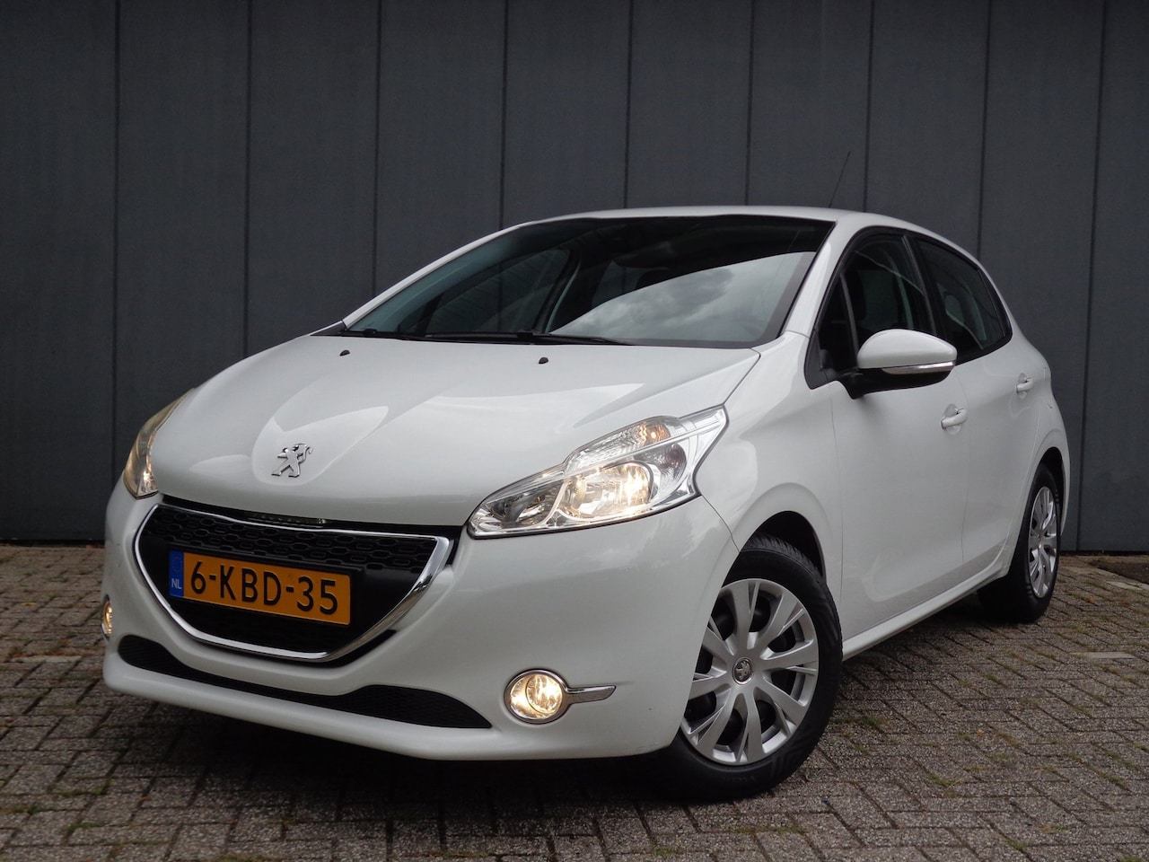 Peugeot 208 - 1.2 VTi Envy Luxe Uitv,1Eig,Onderhoud - AutoWereld.nl