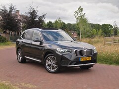 BMW X3 - xDrive30e Business Edition Plus | Panoramadak | Head-Up Display | Camera | Sfeerverlichtin