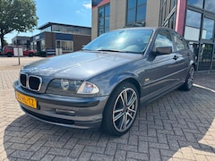BMW 3-serie - 318i Executive