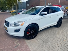 Volvo XC60 - 2.4D AWD Summum / AC/ Climatronic/ Navigatie / PDC / Leder / R-Design / APK 14-3-2027 /Pan