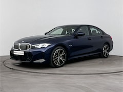 BMW 3-serie - 320e M Sport Automaat / Sportstoelen / Comfort Access / Cruise Control / PDC / Live Cockpi