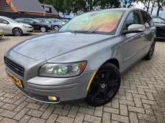 Volvo V50 - 2.4 D5 Summum 2006. Automaat/Leder/Climate/Cruise/Xenon/Trekhaak etc.. APK 02-2027
