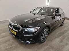 BMW 3-serie - 318i 156pk Automaat Executive Edition | Model Sport Line| M stuur | 18" | Zwarte hemel | A