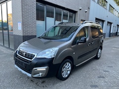 Peugeot Partner Tepee - 1.2 PureTech Active 111DKM Boekjes