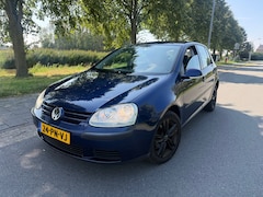 Volkswagen Golf - 1.6 FSI Trendline ELEK.RAMEN/ APK 08-2027