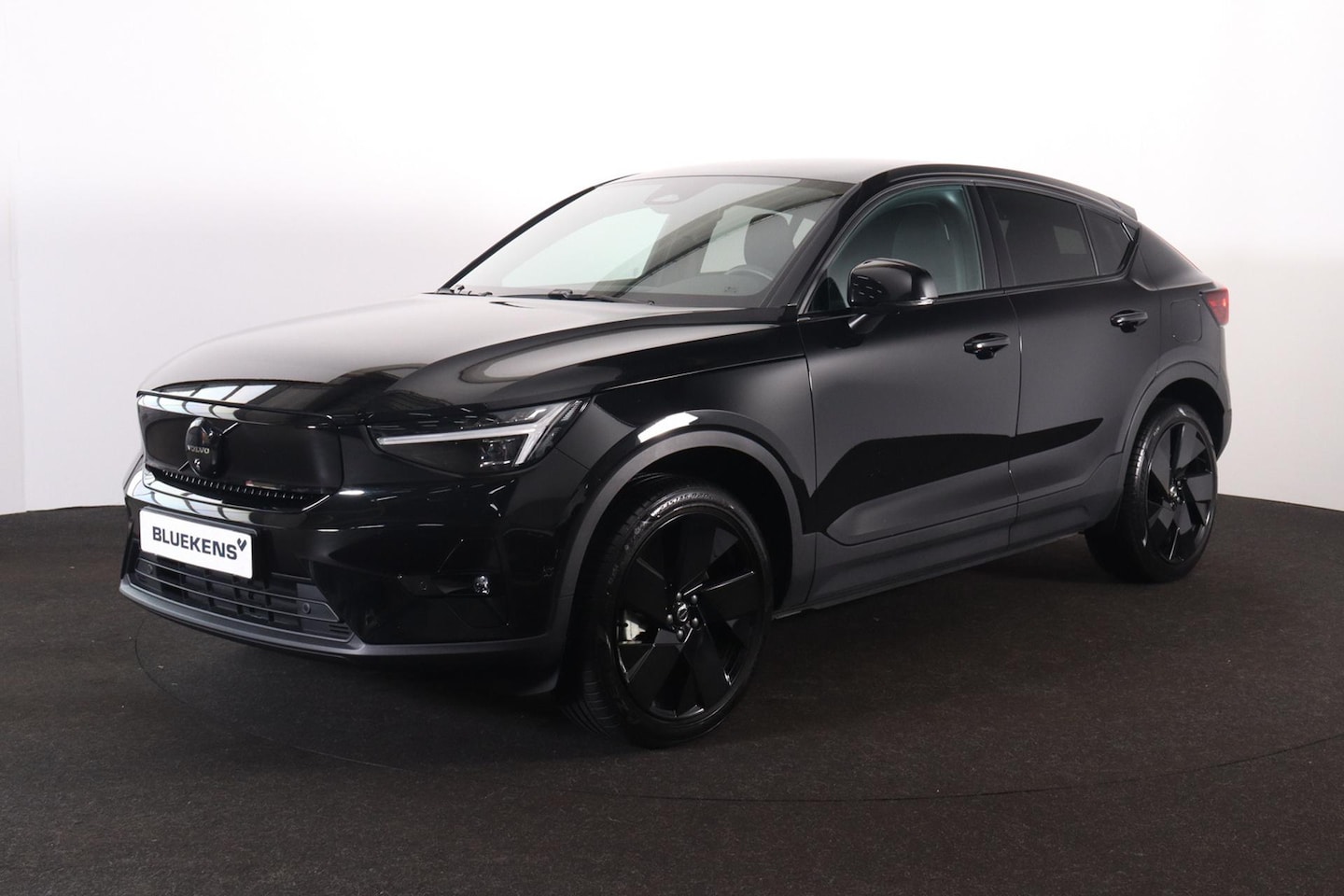 Volvo EC40 - Performance Ultra Black Edition 82 kWh - IntelliSafe Assist & Surround - Harman/Kardon aud - AutoWereld.nl