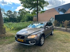 Volvo XC70 - 2.4 D5 Momentum Airco Cruise PDC 4x4 Elekt Pakket