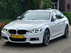 BMW 3-serie - 320i Sport Ed Pano CarPlay H&K virtual dash GR Navi Elk. Trekhaak Camera Dode Hoek waarsch