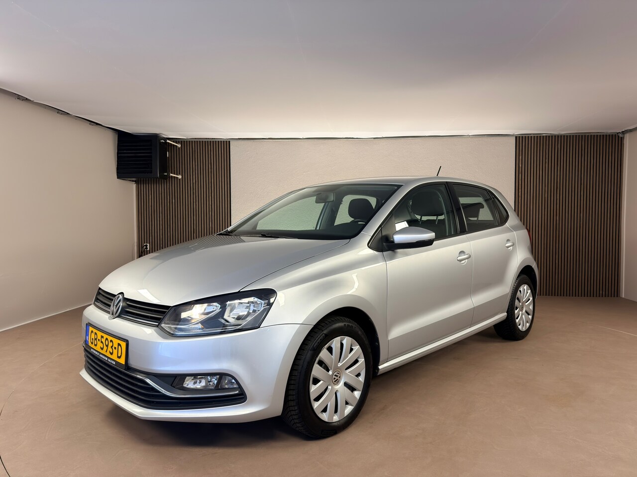 Volkswagen Polo - 1.2 TSI Comfortline 1.2 TSI Comfortline, Cruise control, All Season banden - AutoWereld.nl