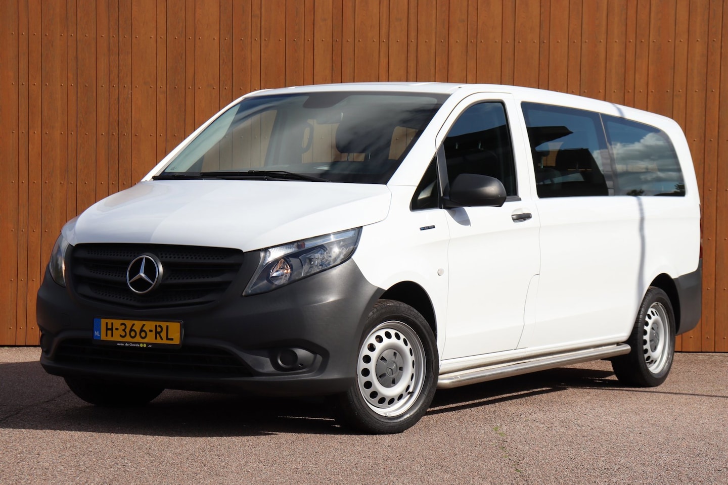 Mercedes-Benz eVito Tourer - PRO L3 9-persoons 36227,-incl.btw Org.NL camera stoelverw. - AutoWereld.nl