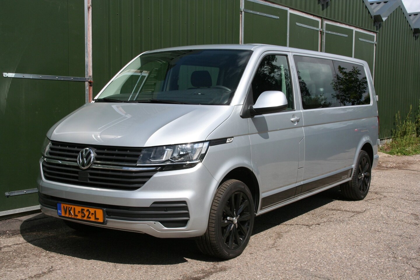Volkswagen Transporter - 2.0 TDI L2H1 AUTOMAAT DC 5 PERSOONS - AutoWereld.nl