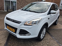 Ford Kuga - 1.5 Titanium ((( mooi nette auto )))
