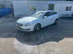 Volvo V60 - 2.4 D6 Twin Engine R-Design