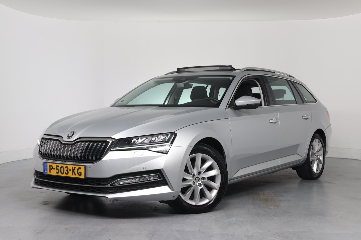 Skoda Superb Combi - 1.4 TSI iV Business Edition Plus | 1e Eigenaar! | SOH 96% | Open Dak | Memory Zetels | LED - AutoWereld.nl