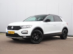 Volkswagen T-Roc - 1.0 TSI Style Business Trekhaak 18 inch Zwarte Velgen Navigatie Carplay Android Airco Adap