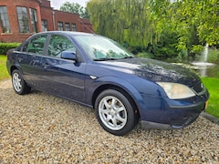 Ford Mondeo - 1.8-16V Ambiente *apk:05-2027