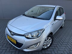 Hyundai i20 - 1.2i i-Deal*Airco*2eEigenaar*Velgen*APK*NAP*C-D-afstandsbediening
