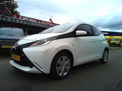 Toyota Aygo - 1.0 VVT-i x-play(NAVI+Airco)