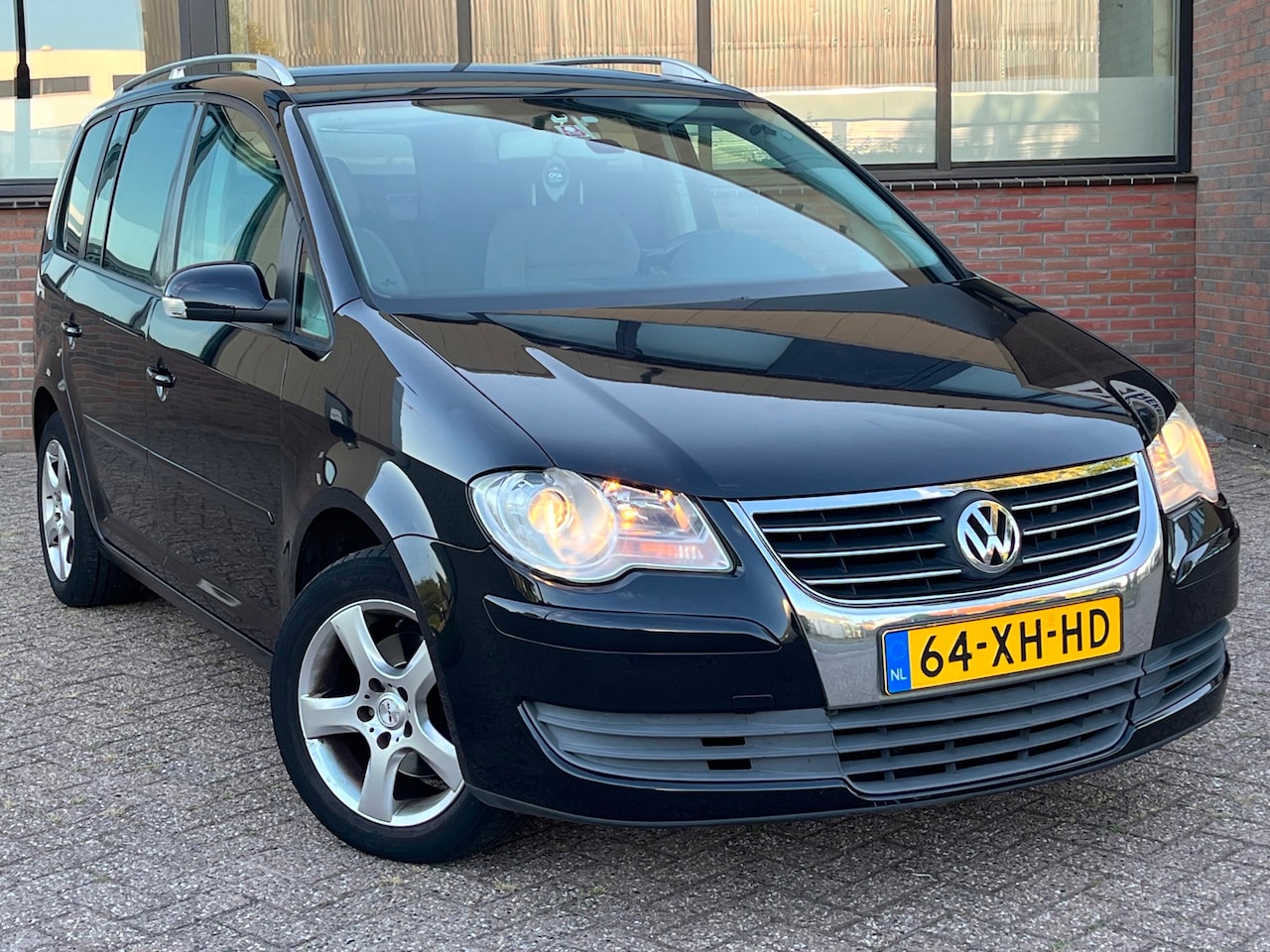Volkswagen Touran - 1.4 TSI Comfortline Business 7 PERSOONS NAVI CRUISE CLIMA IJSKOUD RIJD SCHAKELT GOED! - AutoWereld.nl