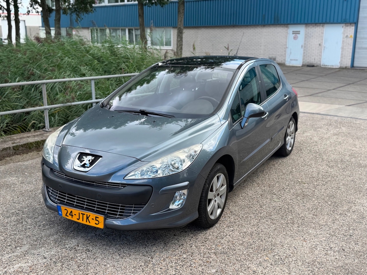 Peugeot 308 - 1.6 THP XT!Automaat!Panoramadak!PDC!Clima!LM.velgen!NAP! - AutoWereld.nl