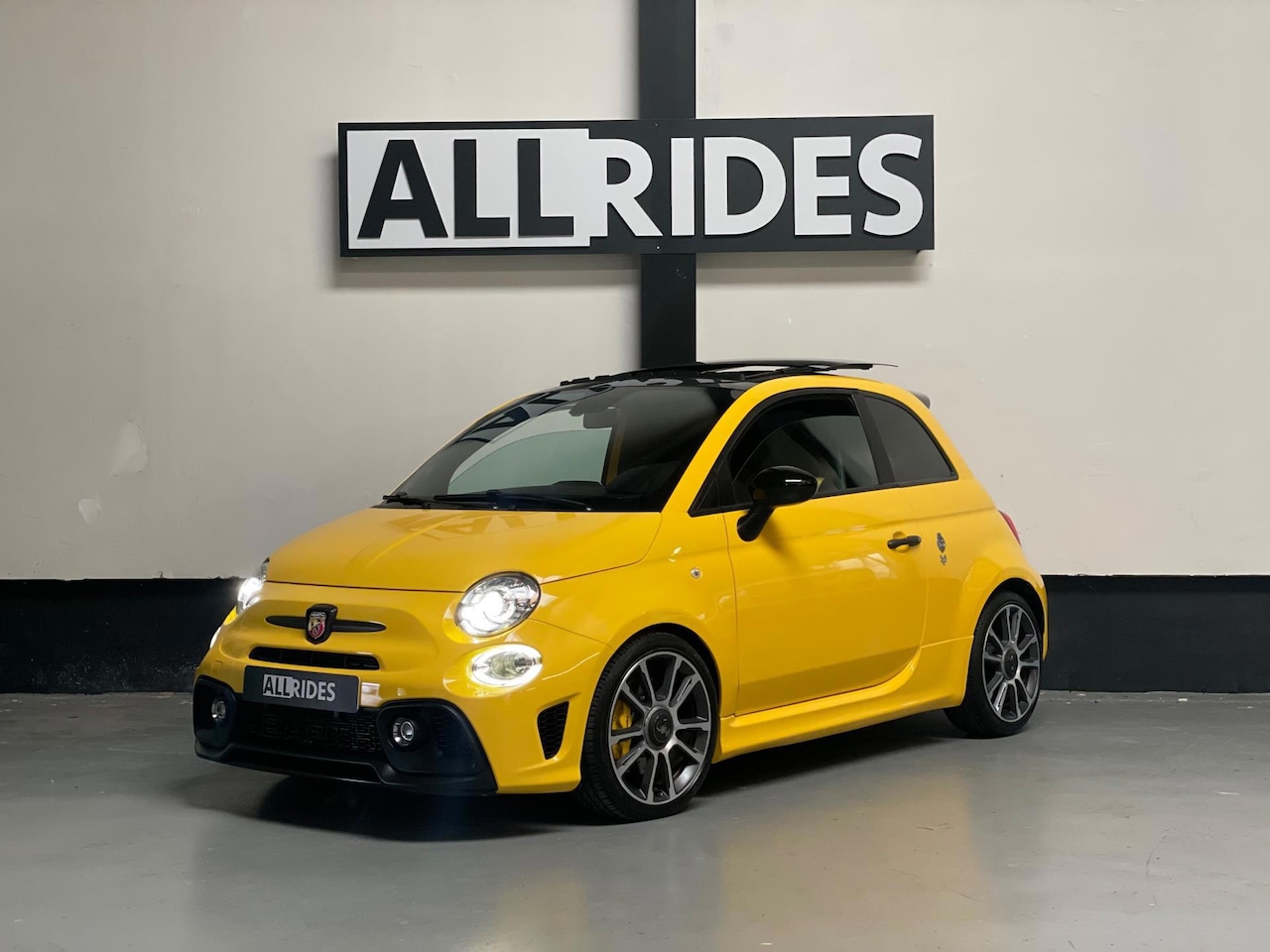 Fiat 500 Abarth - 1.4 T-Jet Competizione 70th Anniversary | kuipstoelen | Pano | DAB | Beats by Dre | Navi - AutoWereld.nl