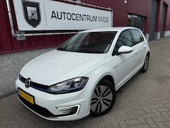 Volkswagen e-Golf - E-Golf // 5-DRS // Leer // PDC // Navi // LED //