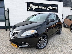 Lancia Y(psilon) - Ypsilon 1.2 Platinum Airco | Cruise Control| Parkeersensoren | LM