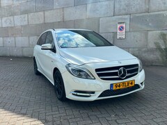 Mercedes-Benz B-klasse - 180 Ambition AUTOMAAT LEER LED LICHTEN