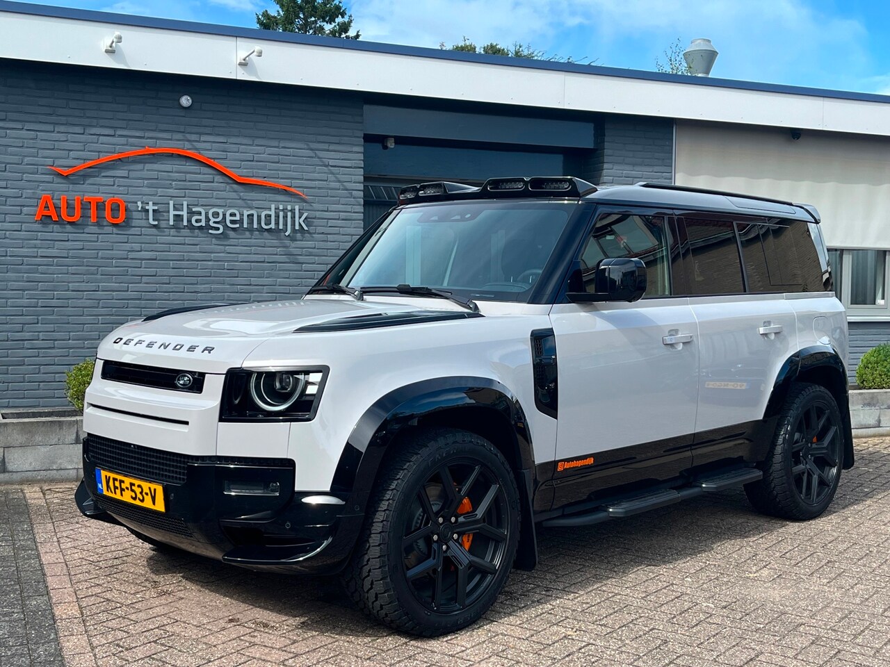 Land Rover Defender 110 - 2.0 P300e SE Urban 22" BTW NL-auto - AutoWereld.nl
