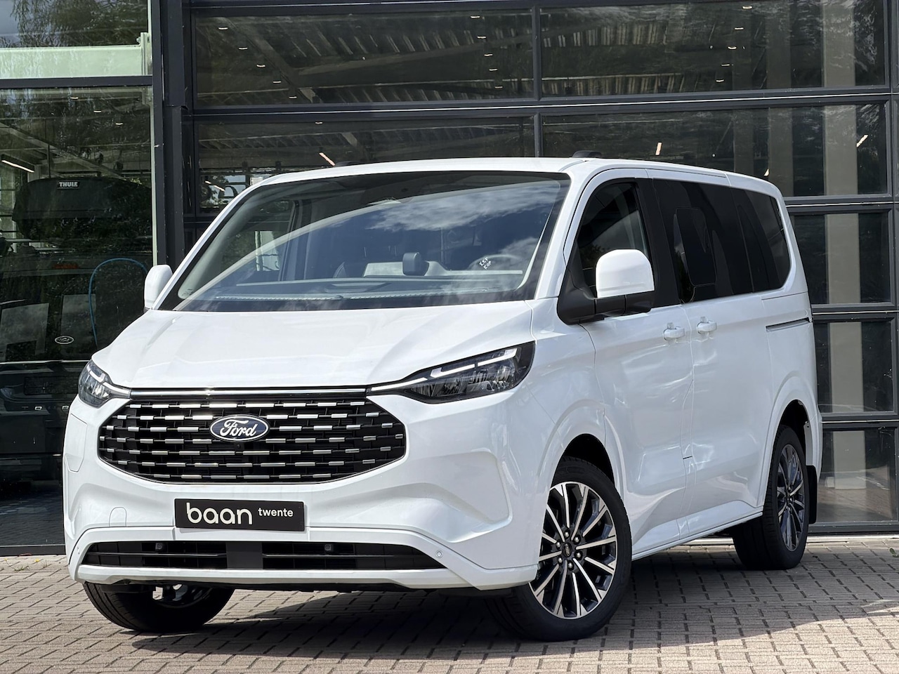 Ford Tourneo Custom - 340 2.5 PHEV L1H1 Titanium X | Luxury Pack | Elektr. schuifdeuren | Panoramadak | Trekhaak - AutoWereld.nl