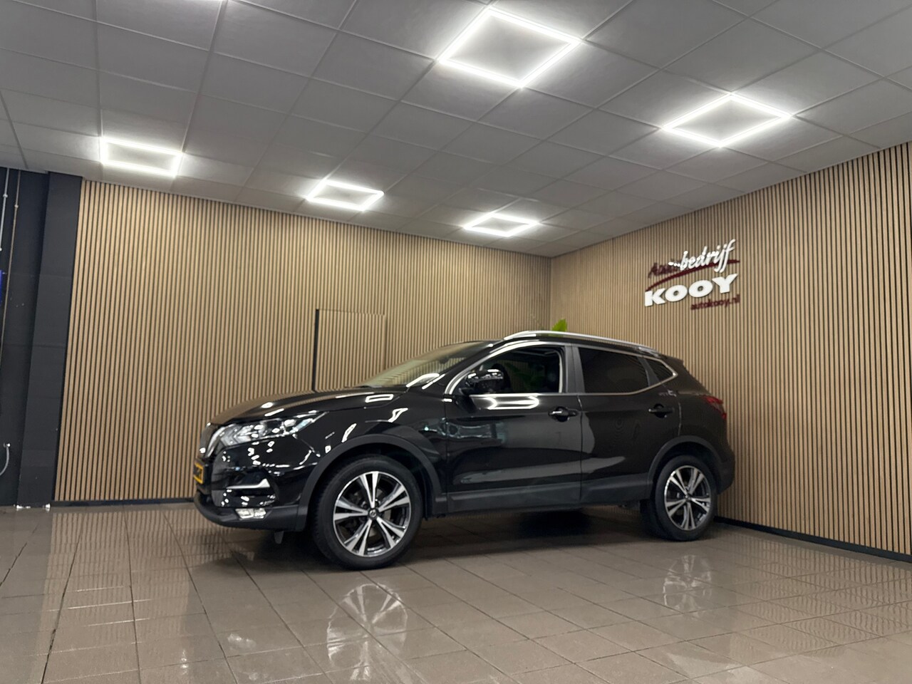 Nissan Qashqai - 1.2 N-Connecta * Panoramadak / 360° Camera / Navigatie / LM Velgen / NL Auto * - AutoWereld.nl